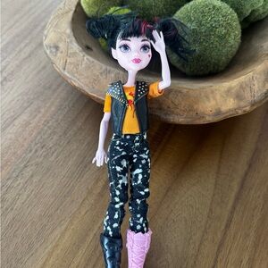 Draculaura Monster High doll